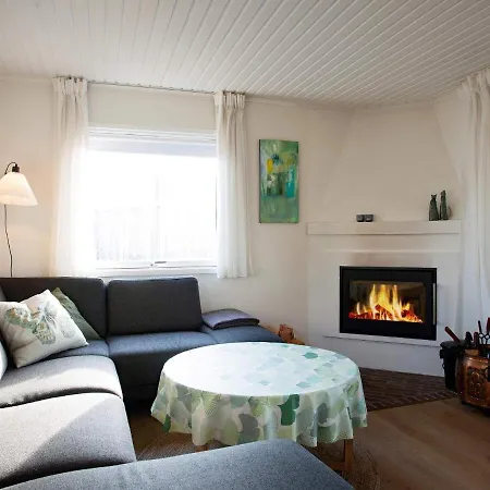 Three-bedroom In 63 Holiday home