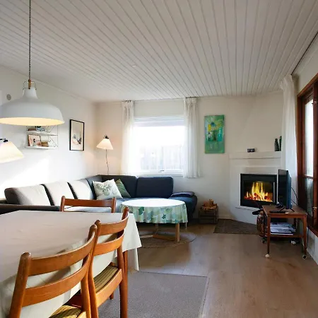 Holiday home Three-bedroom In 63 *