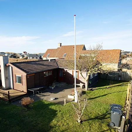 Three-bedroom In 63 Holiday home
