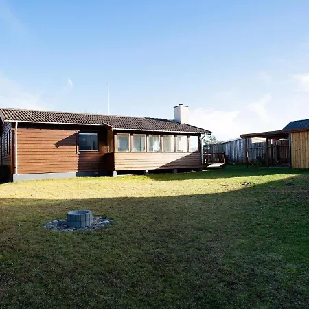 Three-bedroom In 63 Holiday home