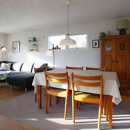Holiday home Three-bedroom In 63