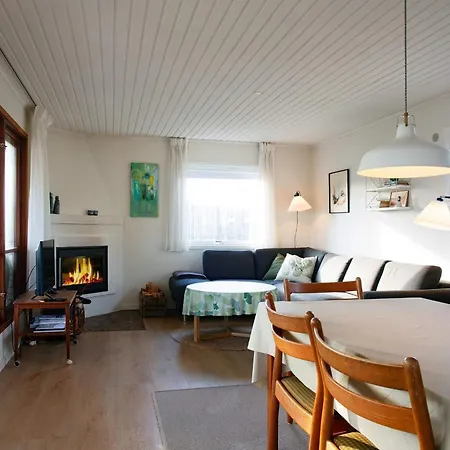 Holiday home Three-bedroom In 63