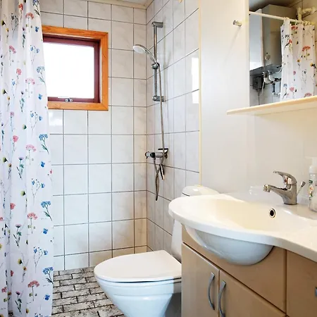 Holiday home Three-bedroom In 63